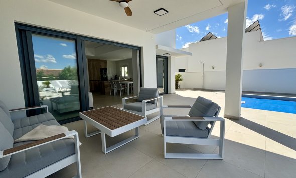 Obra nueva - Villa -
Benijofar