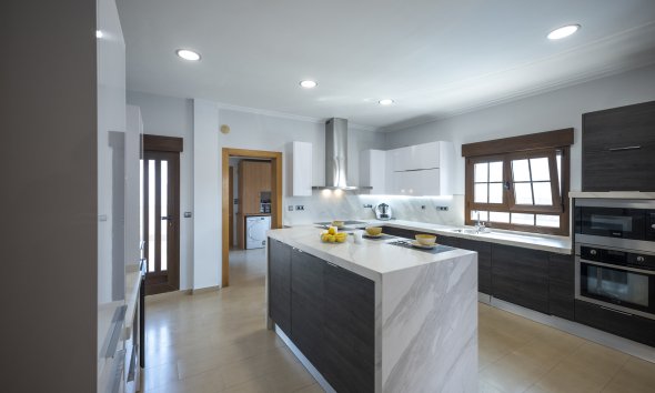 Obra nueva - Villa -
Jerónimo y Avileses