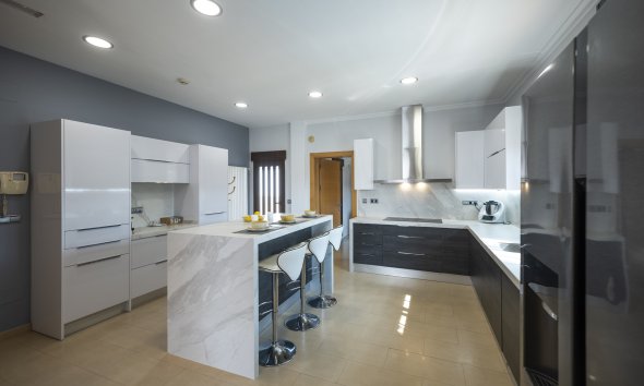 Obra nueva - Villa -
Jerónimo y Avileses