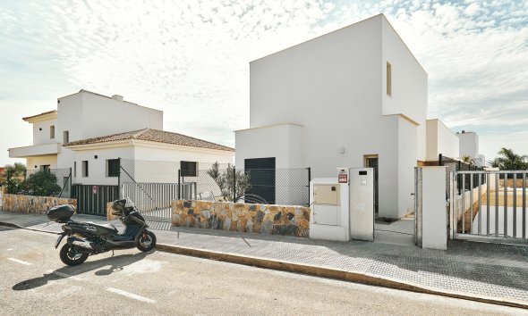 Obra nueva - Villa -
Los Montesinos