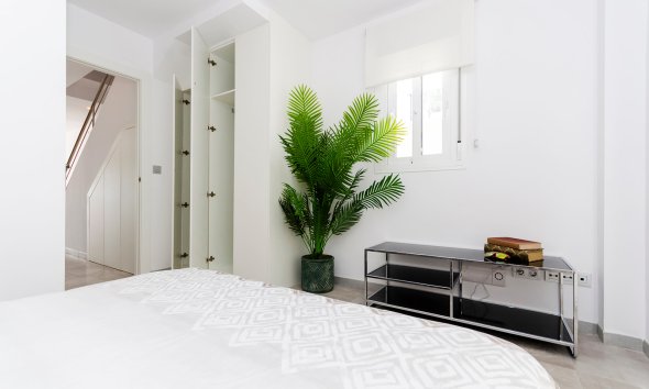 Obra nueva - Adosado -
Torrevieja