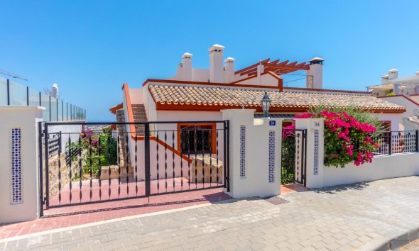 Resale - Townhouse -
San Miguel de Salinas