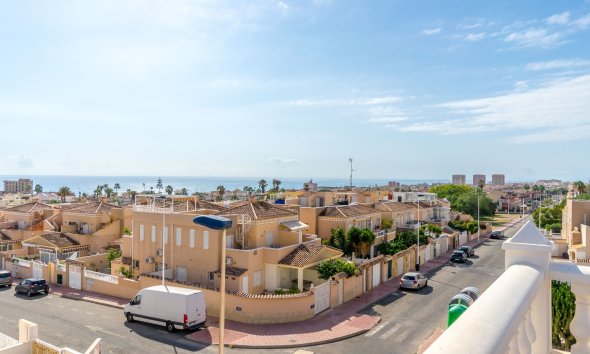 Reventa - Adosado -
Torrevieja