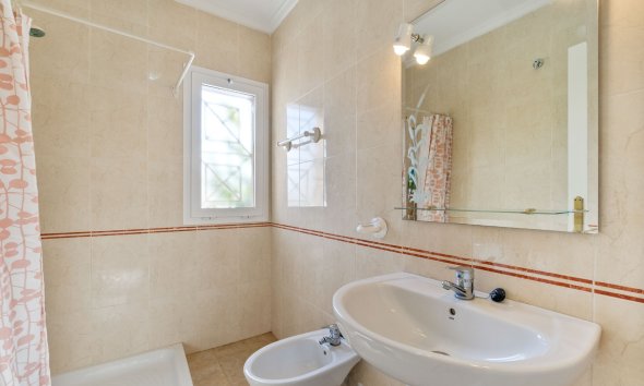 Reventa - Adosado -
Torrevieja