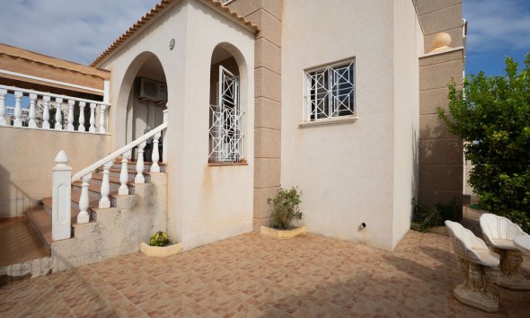 Reventa - Adosado -
Torrevieja