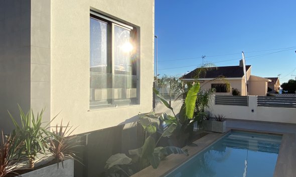 Obra nueva - Villa -
La Mata