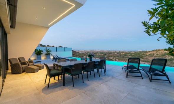 Obra nueva - Villa -
Rojales