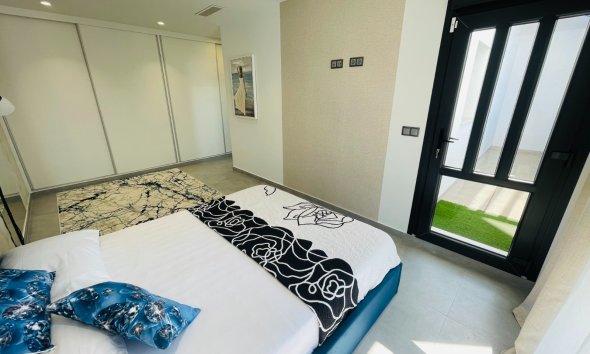 Obra nueva - Villa -
Torrevieja