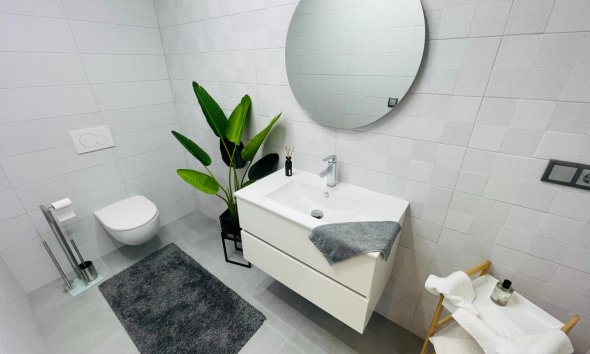 Obra nueva - Villa -
Torrevieja