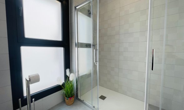 Obra nueva - Villa -
Torrevieja