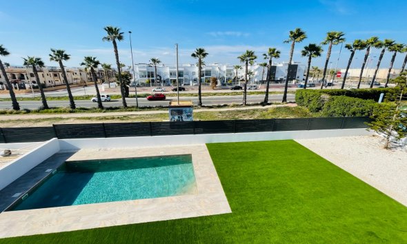 Obra nueva - Villa -
Torrevieja