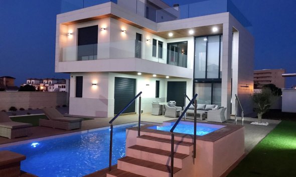 Nybyggeri - Villa -
Dehesa de Campoamor