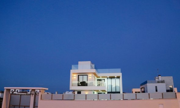 Nybyggeri - Villa -
Dehesa de Campoamor