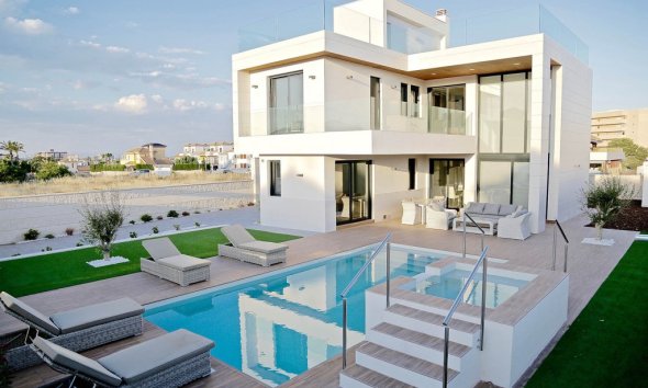 Nybyggeri - Villa -
Dehesa de Campoamor