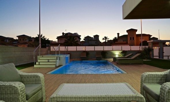Nybyggeri - Villa -
Dehesa de Campoamor