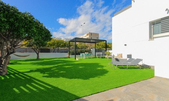 Gensalg - Rækkehus -
Torrevieja - Aguas Nuevas