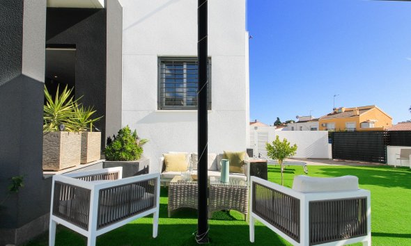 Gensalg - Rækkehus -
Torrevieja - Aguas Nuevas