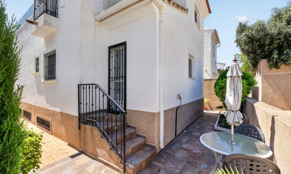 Resale - Villa -
Orihuela Costa - Punta Prima