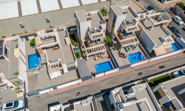 Resale - Villa -
Torrevieja