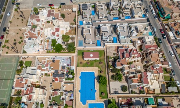 Resale - Villa -
Torrevieja