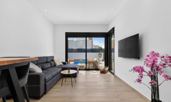 Resale - Villa -
Torrevieja