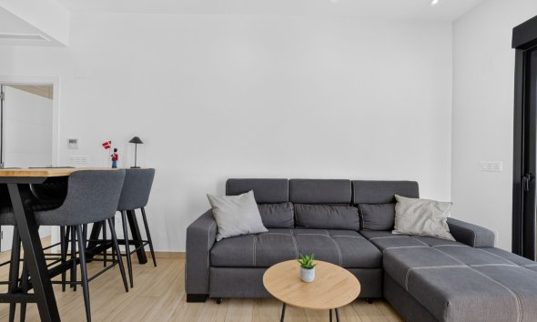 Resale - Villa -
Torrevieja