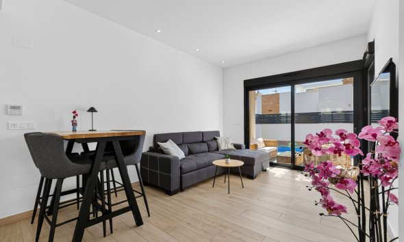 Resale - Villa -
Torrevieja