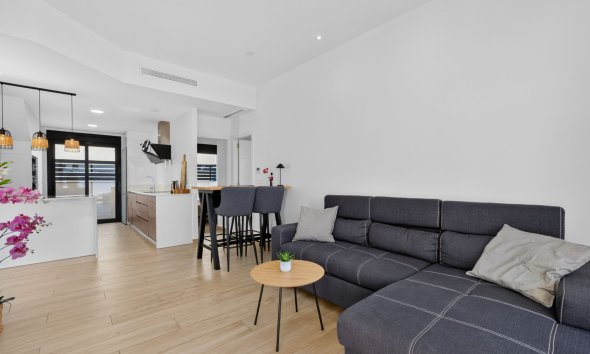 Resale - Villa -
Torrevieja