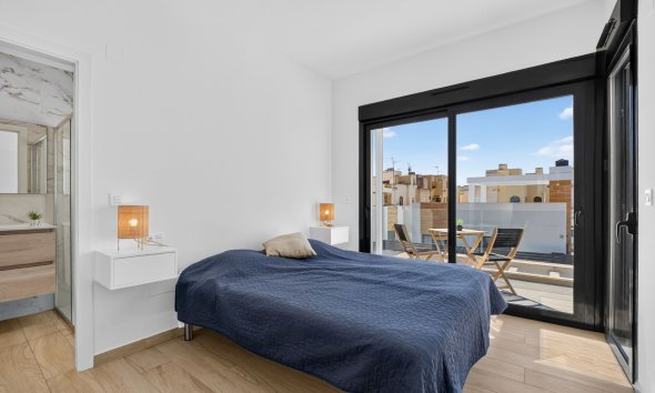 Resale - Villa -
Torrevieja