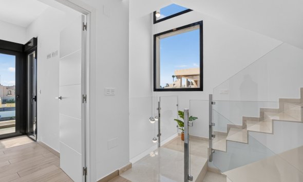 Resale - Villa -
Torrevieja