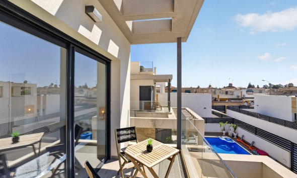 Resale - Villa -
Torrevieja