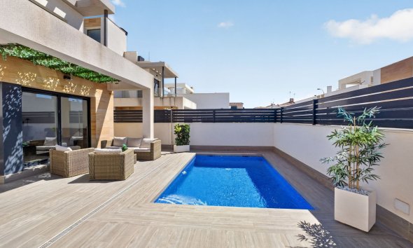 Resale - Villa -
Torrevieja