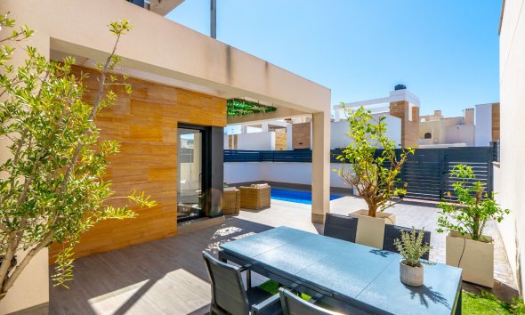 Resale - Villa -
Torrevieja