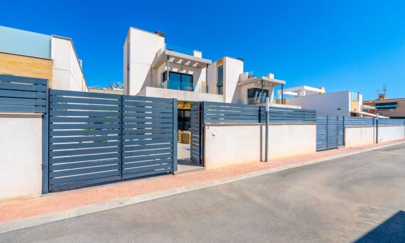 Resale - Villa -
Torrevieja