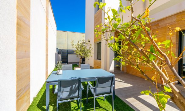 Resale - Villa -
Torrevieja