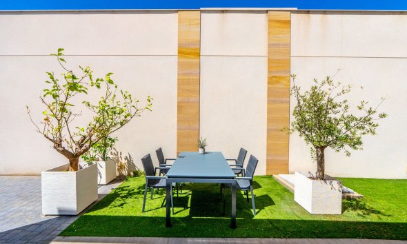 Resale - Villa -
Torrevieja